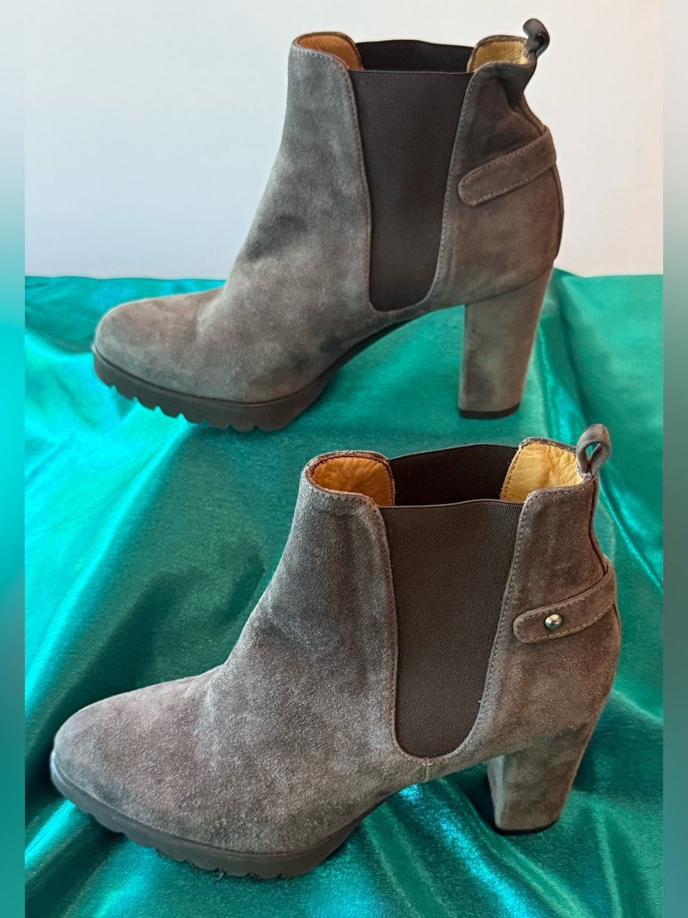 Strike Firenze Gray Suede Stretchy Ankle Boot Size 6.5